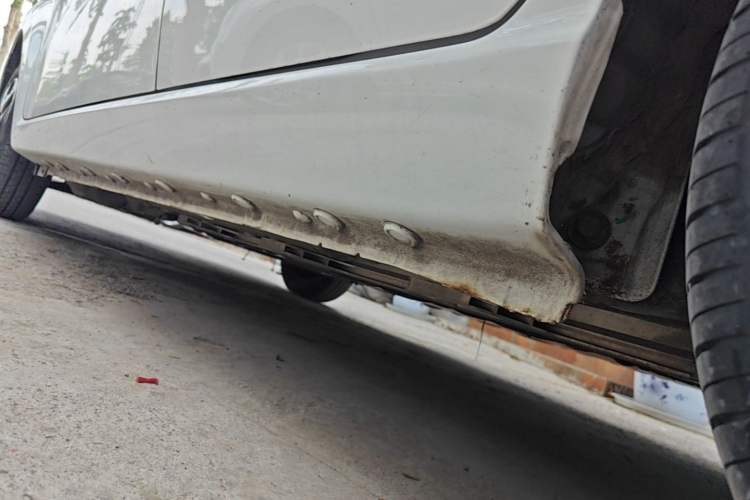 Used SOL E10X 2021 302 km Range Fashion Edition 31.4 kWh Left Side Sill