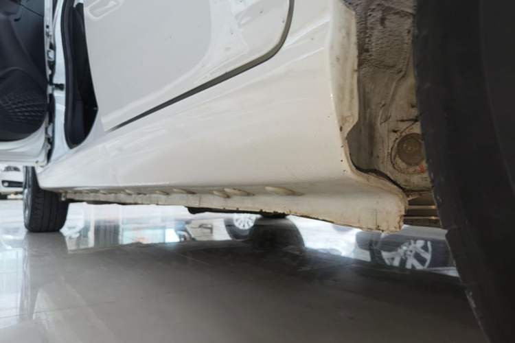 Used SOL E10X 2021 302 km Range Fashion Edition 31.4 kWh Left Side Sill
