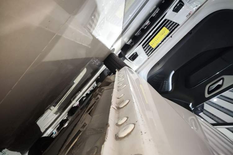 Used SOL E10X 2021 302 km Range Fashion Edition 31.4 kWh Left Side Sill