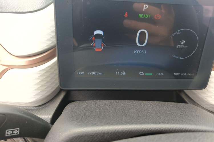 Used SOL E10X 2021 302 km Range Luxury Version 31.4 kWh Odometer Close Up