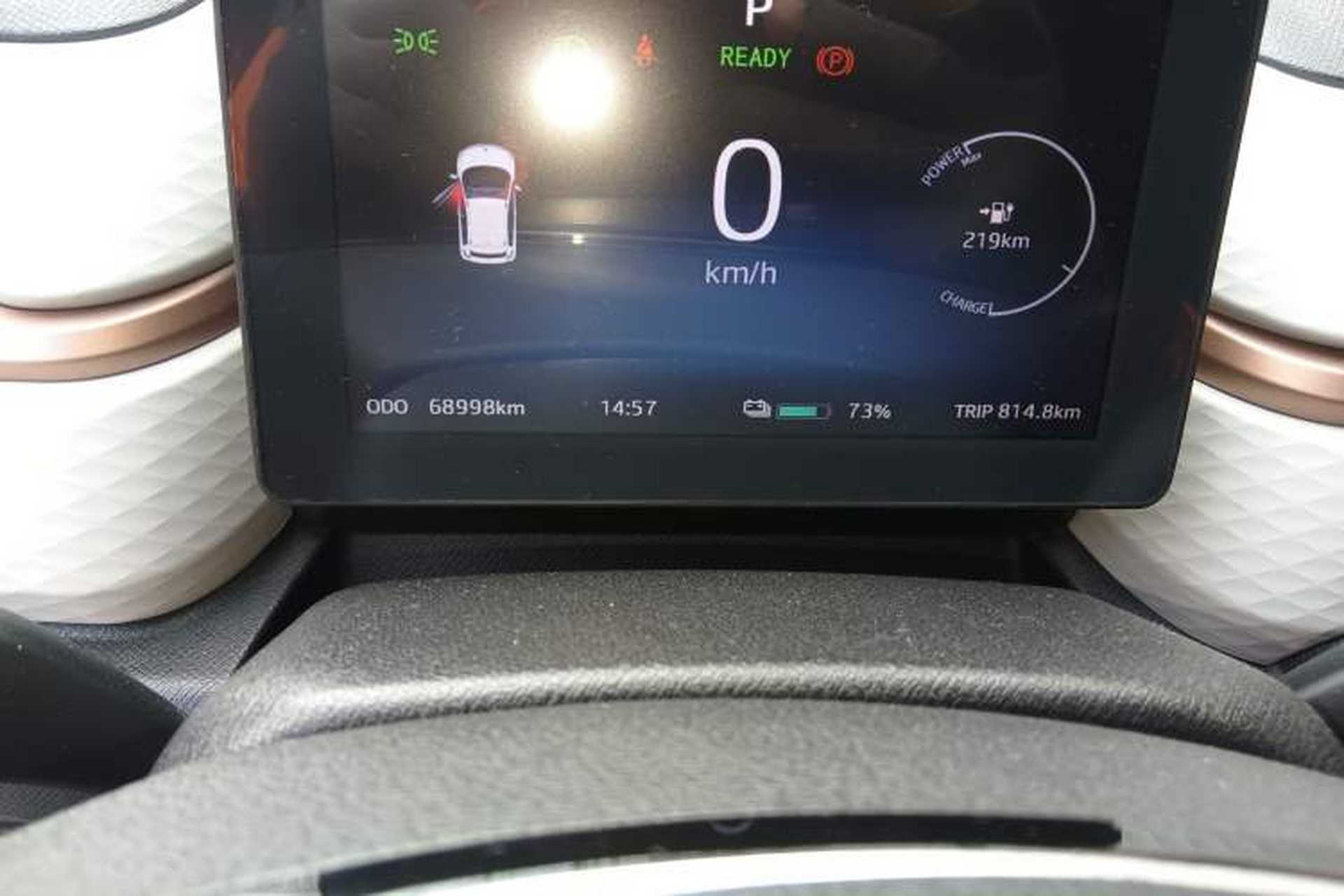Used SOL E10X 2021 302 km Range Fashion Edition 30.2 kWh Odometer Close Up