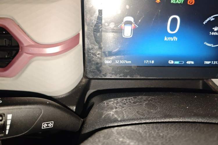 Used SOL E10X 2021 302 km Range Fashion Edition 31.4 kWh Odometer Close Up