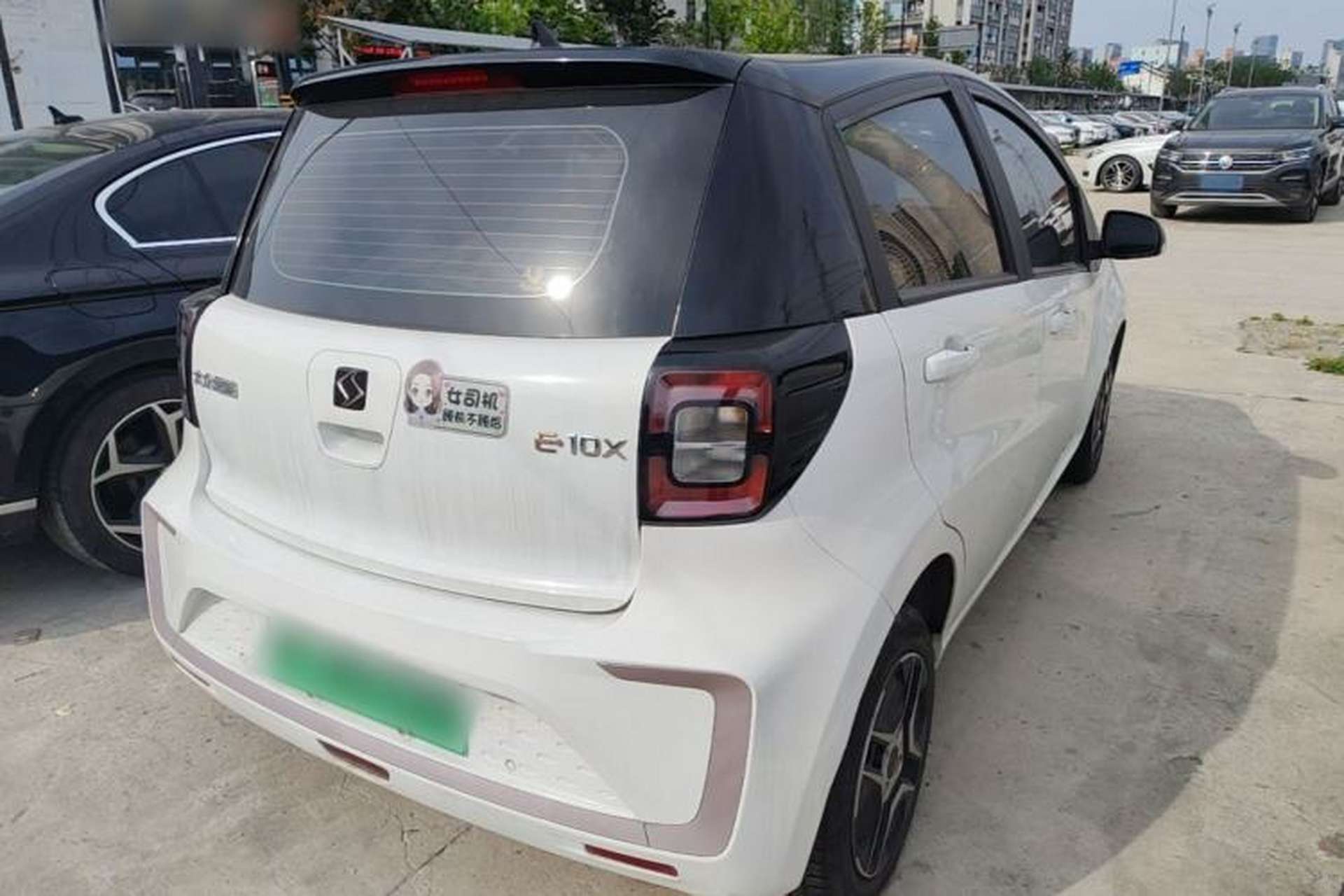 Used SOL E10X 2021 302 km Range Fashion Edition 31.4 kWh Rear Right 45 Deg