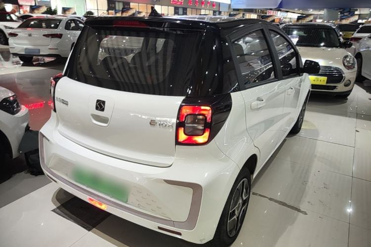 Used SOL E10X 2021 302 km Range Fashion Edition 31.4 kWh Rear Right 45 Deg