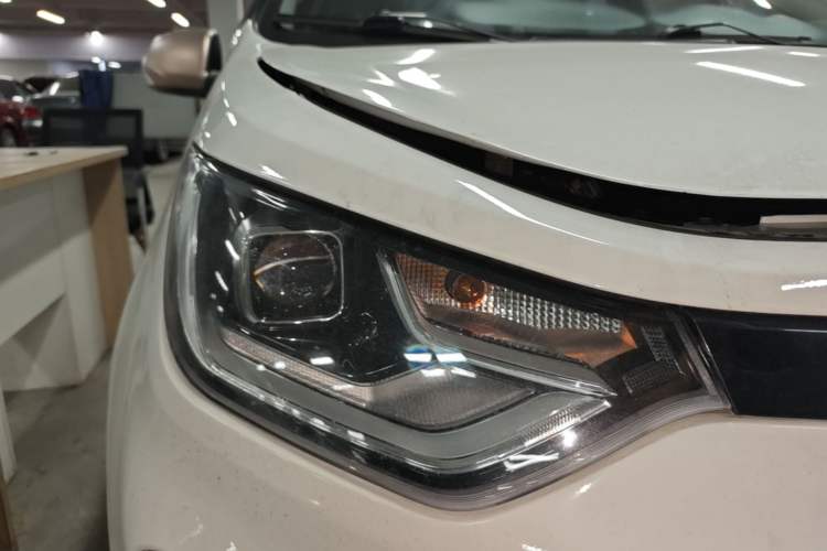 Used SOL E10X 2021 302 km Range Luxury Version 30.2 kWh Right Front Headlight