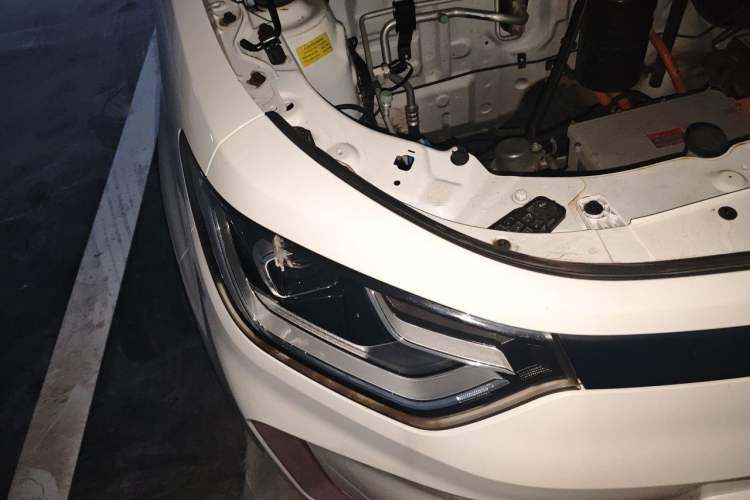 Used SOL E10X 2021 302 km Range Fashion Edition 31.4 kWh Right Front Headlight