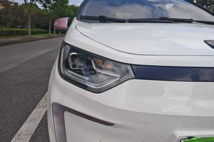 Used SOL E10X 2021 302 km Range Fashion Edition 31.4 kWh Right Front Headlight