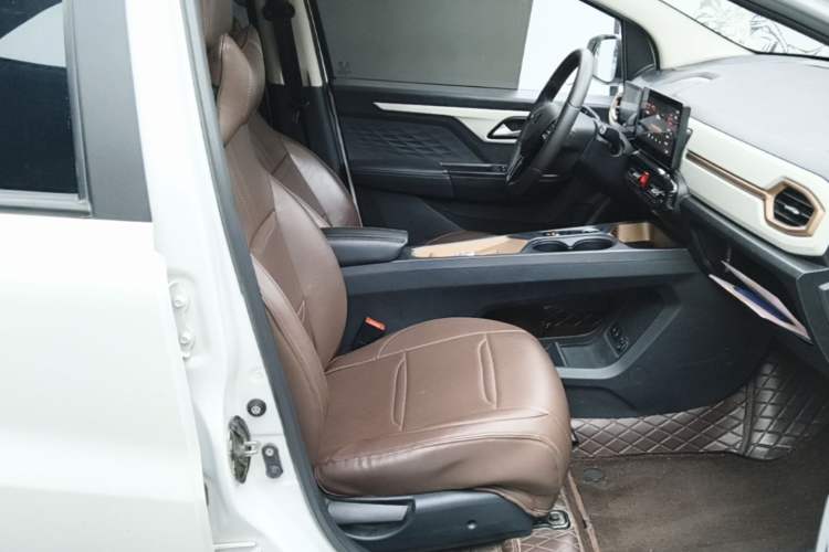 Used SOL E10X 2021 302 km Range Fashion Edition 31.4 kWh Right Front Seat