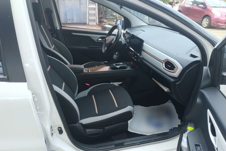 Used SOL E10X 2021 302 km Range Luxury Version 31.4 kWh Right Front Seat