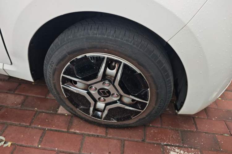 Used SOL E10X 2021 302 km Range Fashion Edition 31.4 kWh Right Front Wheel Hub