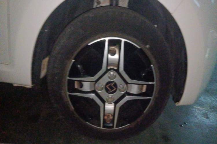 Used SOL E10X 2021 302 km Range Fashion Edition 31.4 kWh Right Front Wheel Hub