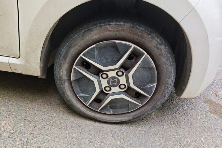 Used SOL E10X 2021 302 km Range Fashion Edition 31.4 kWh Right Front Wheel Hub