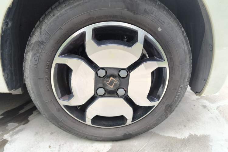 Used SOL E10X 2021 302 km Range Luxury Version 30.2 kWh Right Front Wheel Hub