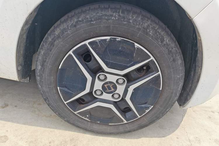 Used SOL E10X 2021 302 km Range Fashion Edition 31.4 kWh Right Front Wheel Hub