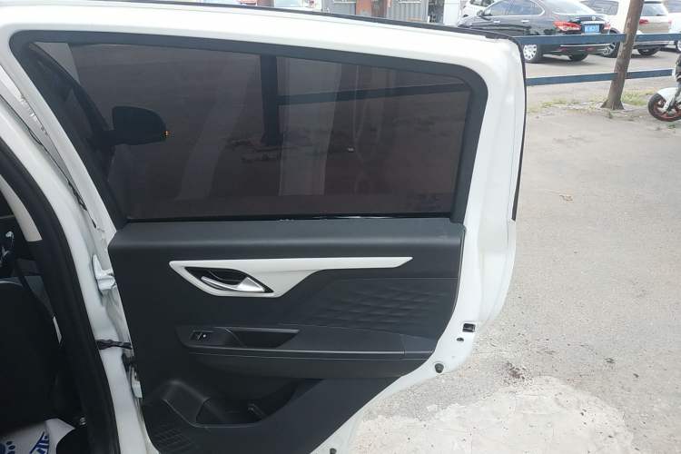 Used SOL E10X 2021 302 km Range Luxury Version 31.4 kWh Right Rear Door Interior