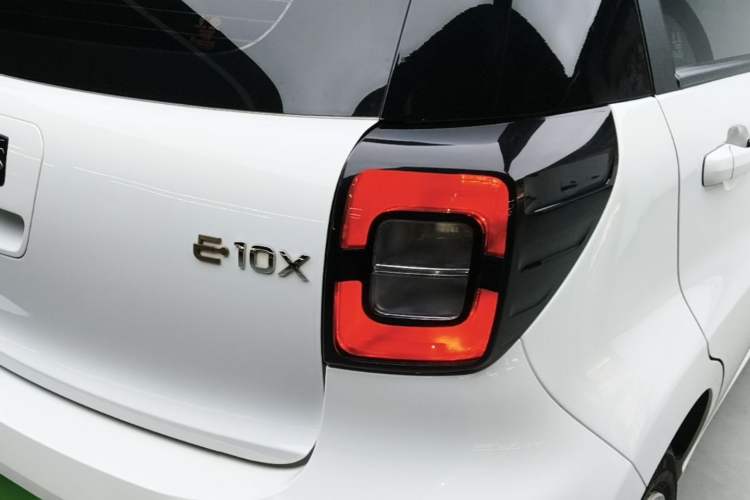 Used SOL E10X 2021 302 km Range Fashion Edition 31.4 kWh Right Rear Taillight