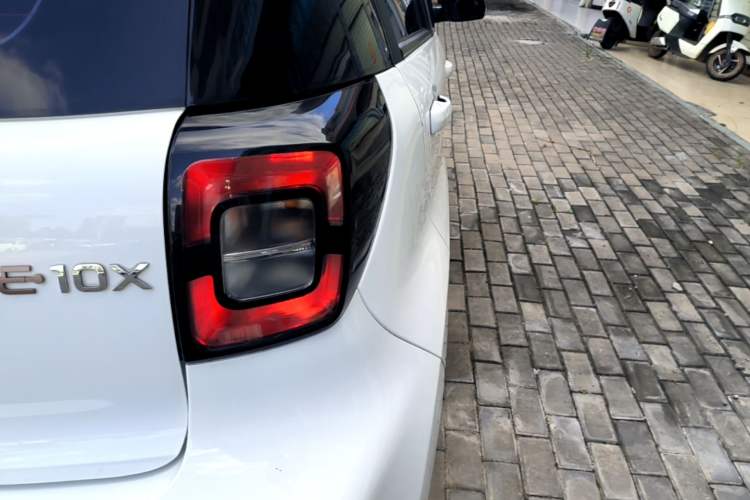 Used SOL E10X 2021 302 km Range Luxury Version 31.4 kWh Right Rear Taillight