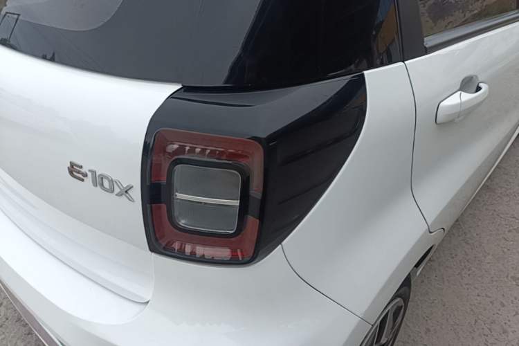 Used SOL E10X 2021 302 km Range Luxury Version 31.4 kWh Right Rear Taillight