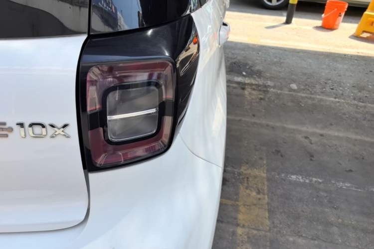 Used SOL E10X 2021 302 km Range Luxury Version 31.4 kWh Right Rear Taillight