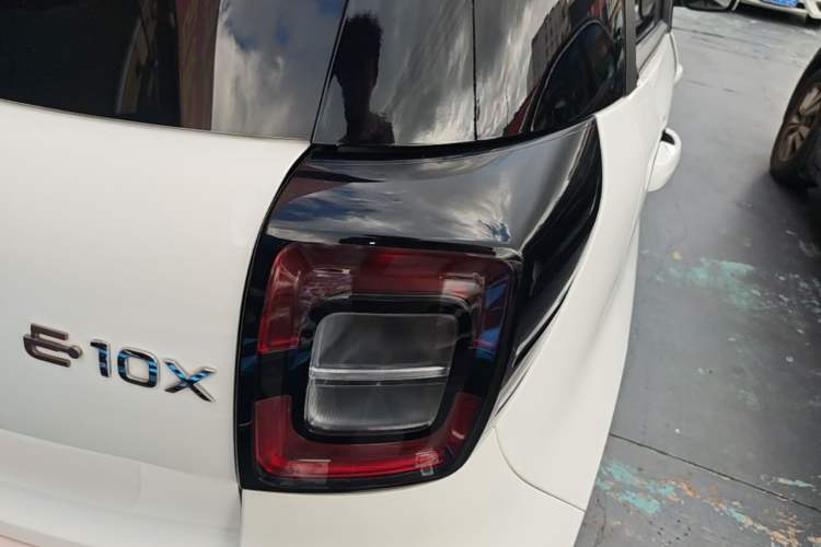 Used SOL E10X 2021 302 km Range Fashion Edition 31.4 kWh Right Rear Taillight
