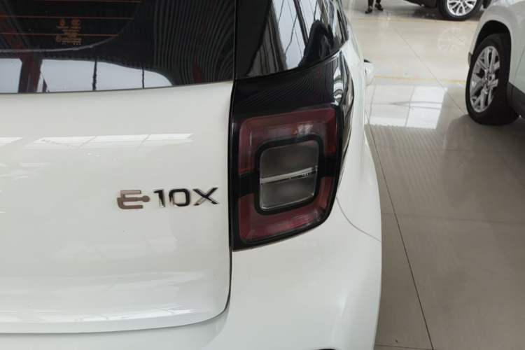 Used SOL E10X 2021 302 km Range Fashion Edition 31.4 kWh Right Rear Taillight