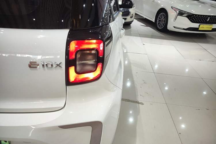 Used SOL E10X 2021 302 km Range Fashion Edition 31.4 kWh Right Rear Taillight