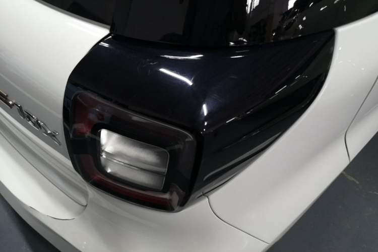Used SOL E10X 2021 302 km Range Fashion Edition 31.4 kWh Right Rear Taillight