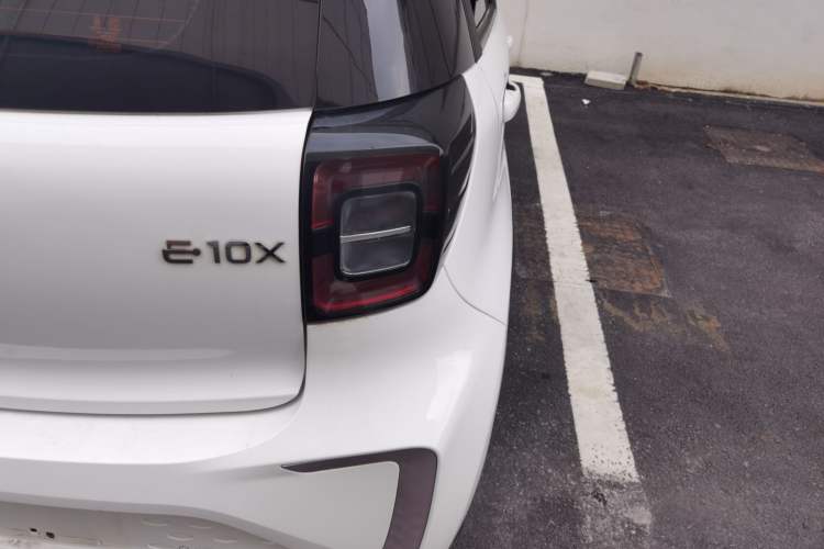 Used SOL E10X 2021 302 km Range Luxury Version 30.2 kWh Right Rear Taillight