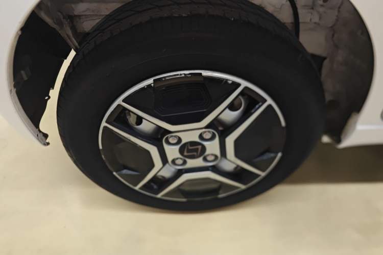 Used SOL E10X 2021 302 km Range Fashion Edition 31.4 kWh Right Rear Wheel Hub