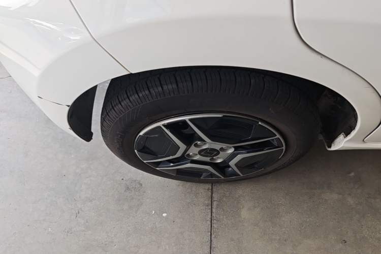Used SOL E10X 2021 302 km Range Fashion Edition 31.4 kWh Right Rear Wheel Hub