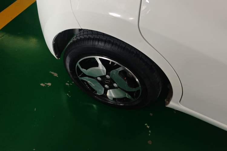 Used SOL E10X 2021 302 km Range Luxury Version 31.4 kWh Right Rear Wheel Hub