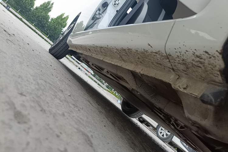 Used SOL E10X 2021 302 km Range Luxury Version 31.4 kWh Right Side Sill