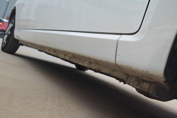 Used SOL E10X 2021 302 km Range Ultra-Advanced Version 31.4 kWh Right Side Sill