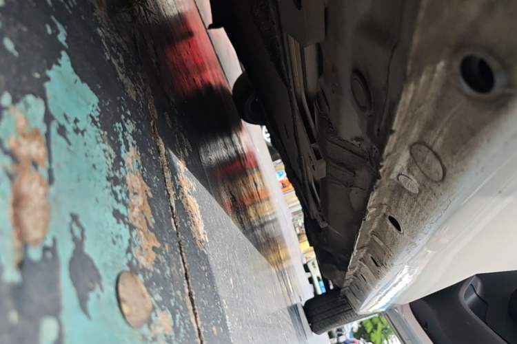 Used SOL E10X 2021 302 km Range Fashion Edition 31.4 kWh Right Side Sill