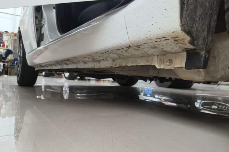 Used SOL E10X 2021 302 km Range Fashion Edition 31.4 kWh Right Side Sill