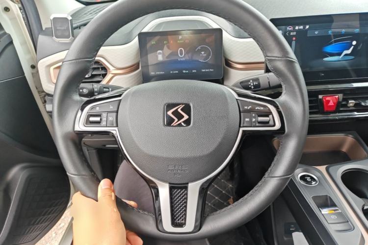 Used SOL E10X 2021 302 km Range Luxury Version 30.2 kWh Steering Wheel