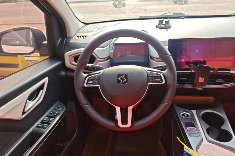 Used SOL E10X 2021 302 km Range Fashion Edition 30.2 kWh Steering Wheel