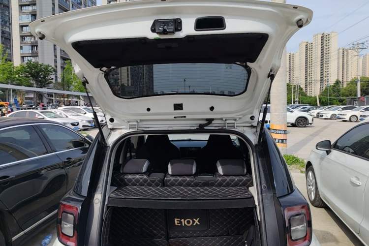 Used SOL E10X 2021 302 km Range Fashion Edition 31.4 kWh Trunk