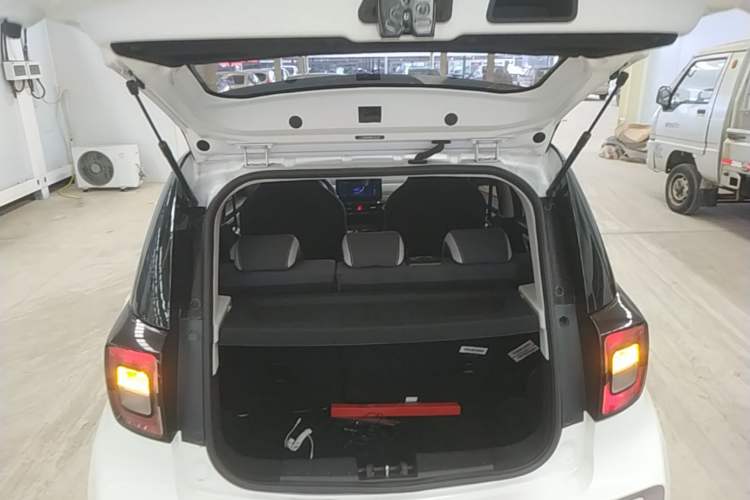Used SOL E10X 2021 302 km Range Fashion Edition 31.4 kWh Trunk