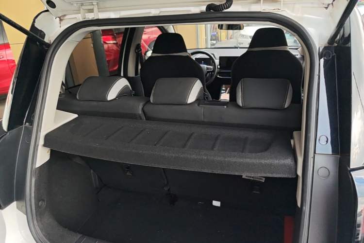 Used SOL E10X 2021 302 km Range Fashion Edition 31.4 kWh Trunk
