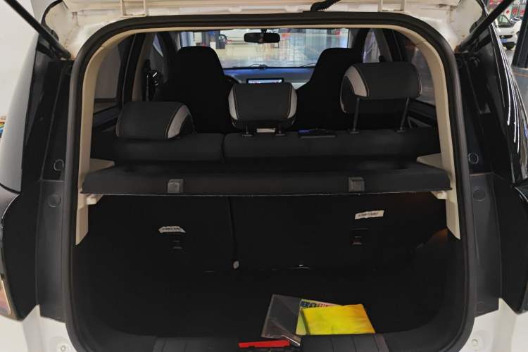 Used SOL E10X 2021 302 km Range Fashion Edition 31.4 kWh Trunk