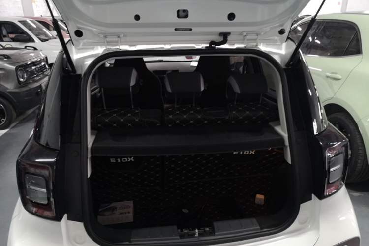 Used SOL E10X 2021 302 km Range Fashion Edition 31.4 kWh Trunk