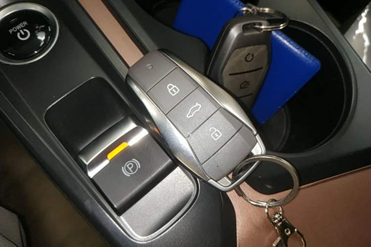 Used SOL E10X 2021 302 km Range Fashion Edition 31.4 kWh Vehicle Key