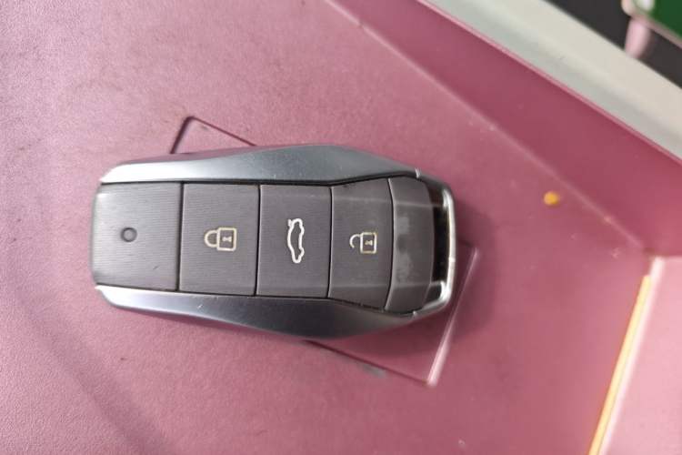 Used SOL E10X 2021 302 km Range Fashion Edition 31.4 kWh Vehicle Key