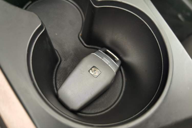 Used SOL E10X 2021 302 km Range Luxury Version 30.2 kWh Vehicle Key