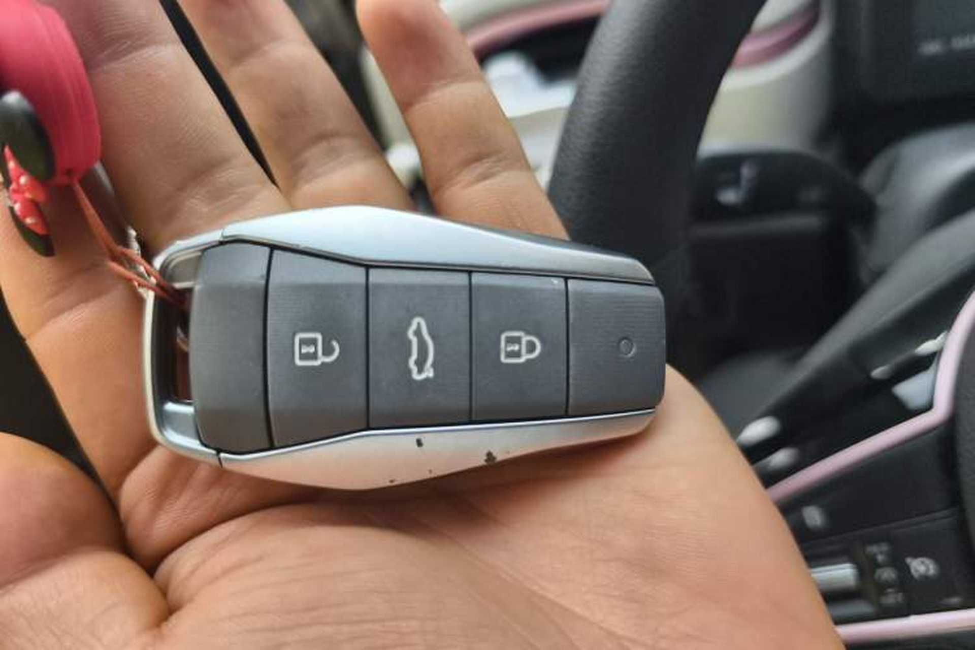 Used SOL E10X 2021 302 km Range Luxury Version 30.2 kWh Vehicle Key