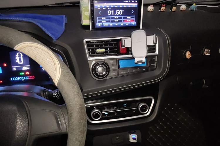 Used SOL E10X 2021 150 km Ambitious Trim Audio And AC Panel