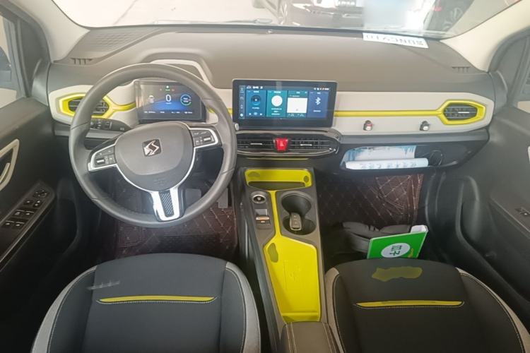 Used SOL E10X 2021 302 km Range Luxury Version 31.4 kWh Center Console