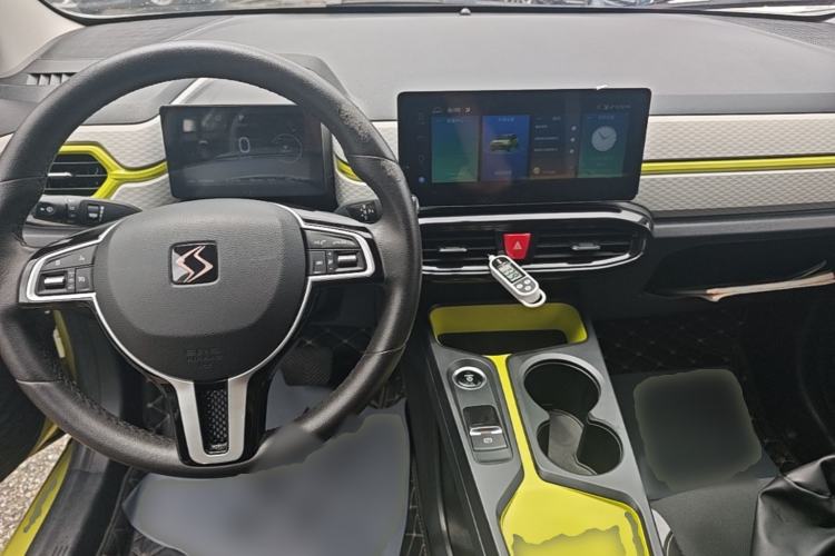 Used SOL E10X 2021 302 km Range Luxury Version 31.4 kWh Center Console