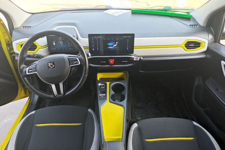Used SOL E10X 2021 302 km Range Luxury Version 30.2 kWh Center Console